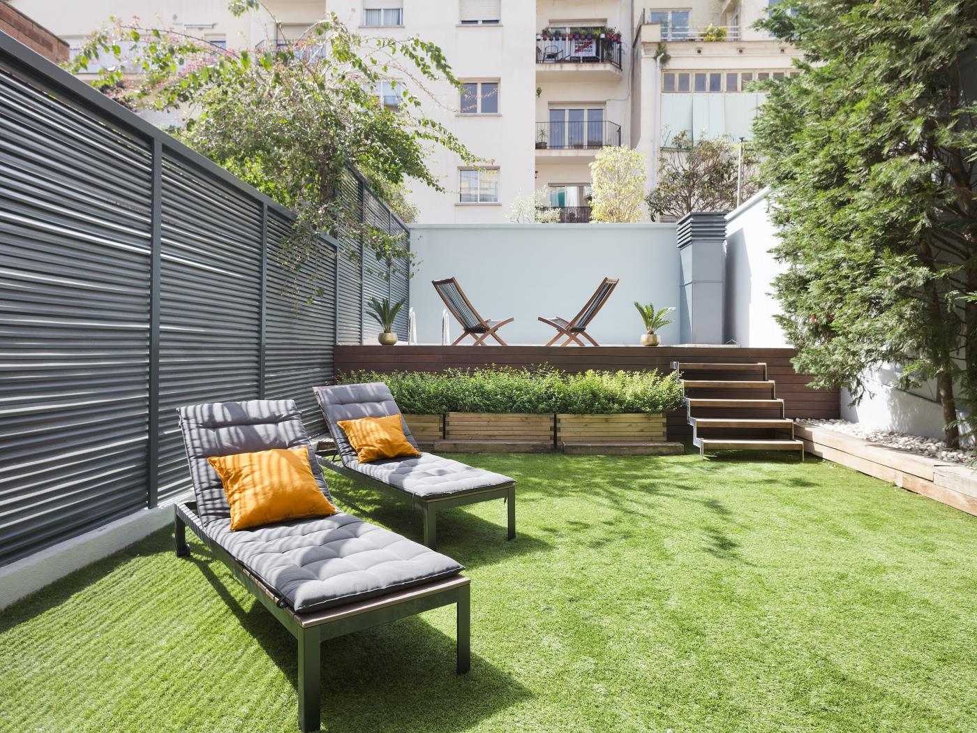 Moderno Dúplex con Jardín y Piscina Privados para 10 - My Space Barcelona Apartamentos
