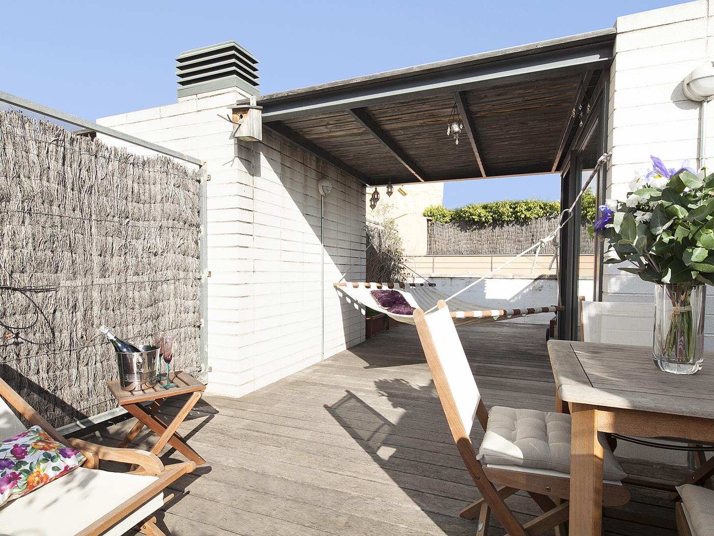 Ático con Terraza Privada en del Centro con acceso a piscina comunitaria para 6 - My Space Barcelona Apartamentos