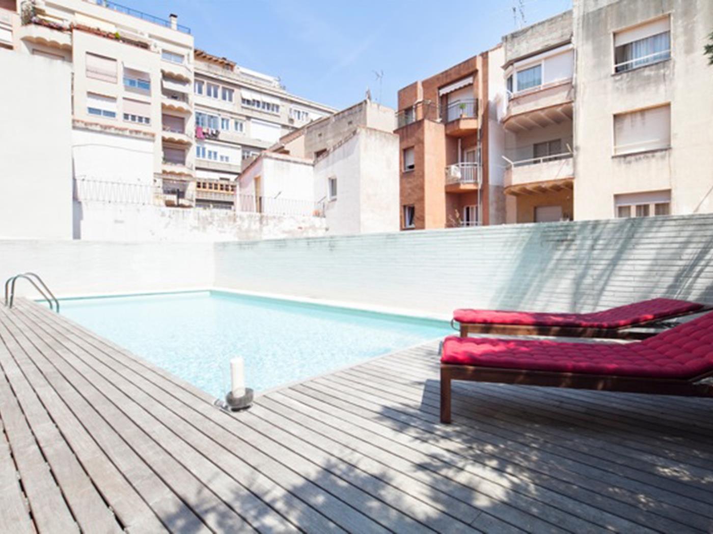Apartamento con Terraza y Piscina cerca del Parque Güell para 8 - My Space Barcelona Apartamentos