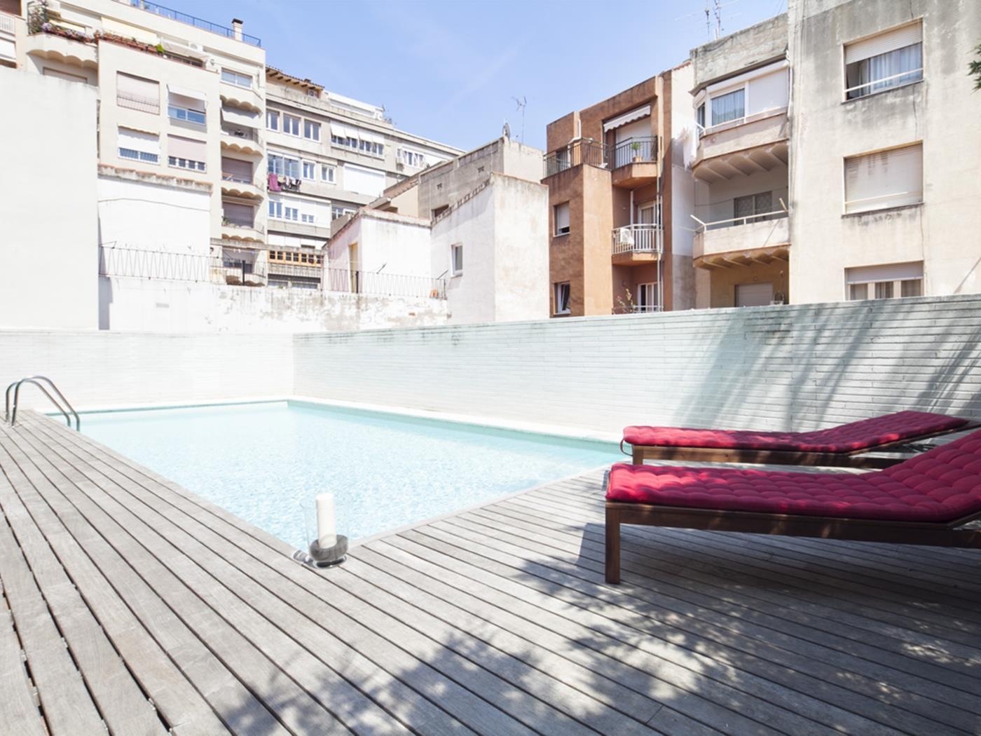 Ático con Terraza y Piscina en el Centro para 8 - My Space Barcelona Apartamentos