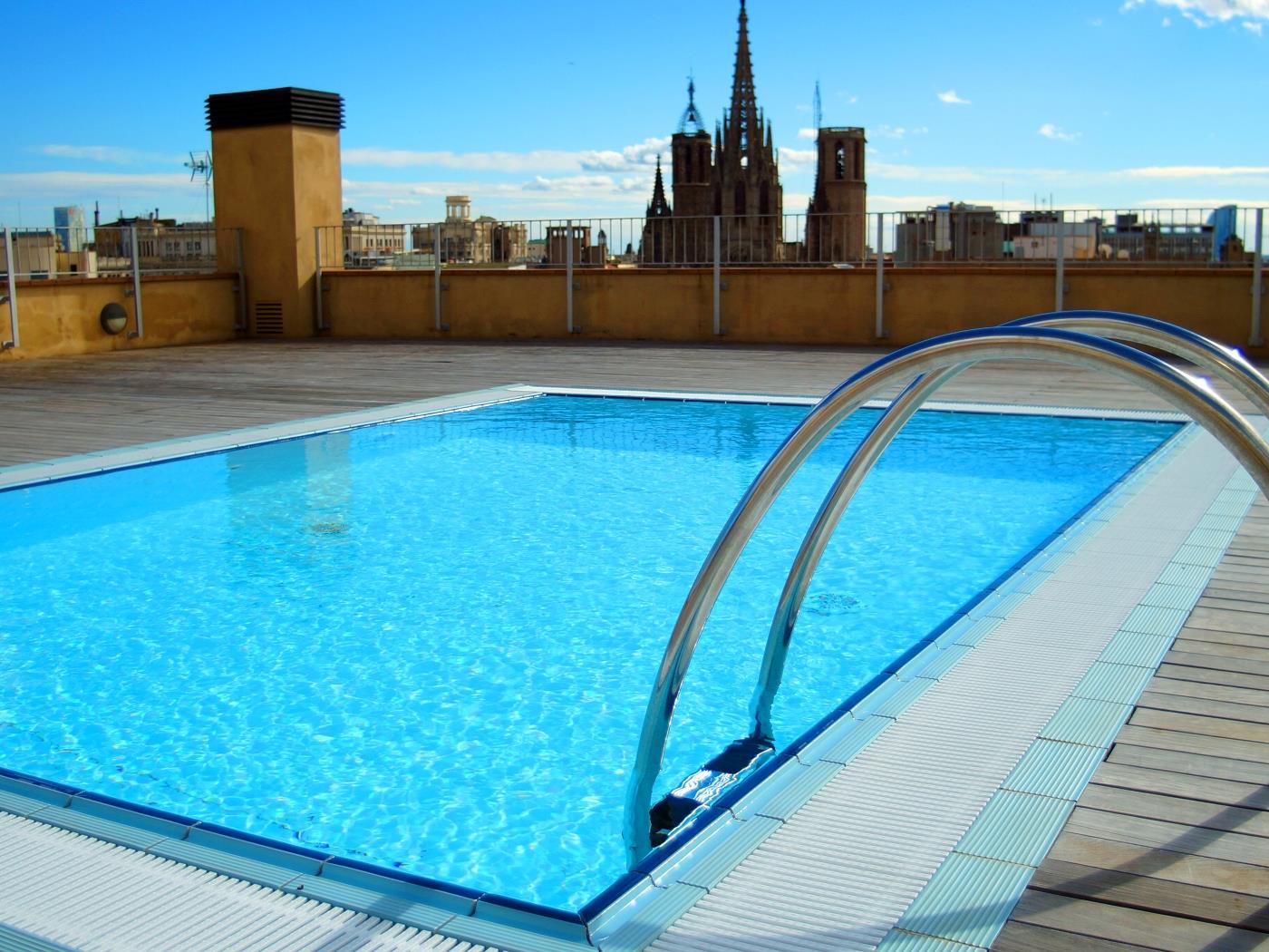 Apartamento con gimnasio, terraza y piscina, vistas a la Catedral de Barcelona - My Space Barcelona Apartamentos
