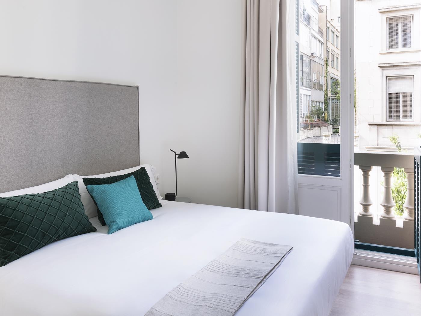 Elegante apartamento con terraza privada y parking opcional en el centro por mes - My Space Barcelona Apartamentos