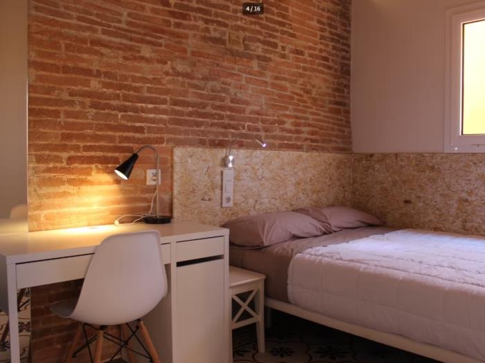 Habitación con baño compartido cerca de Plaza Real - My Space Barcelona Apartamentos