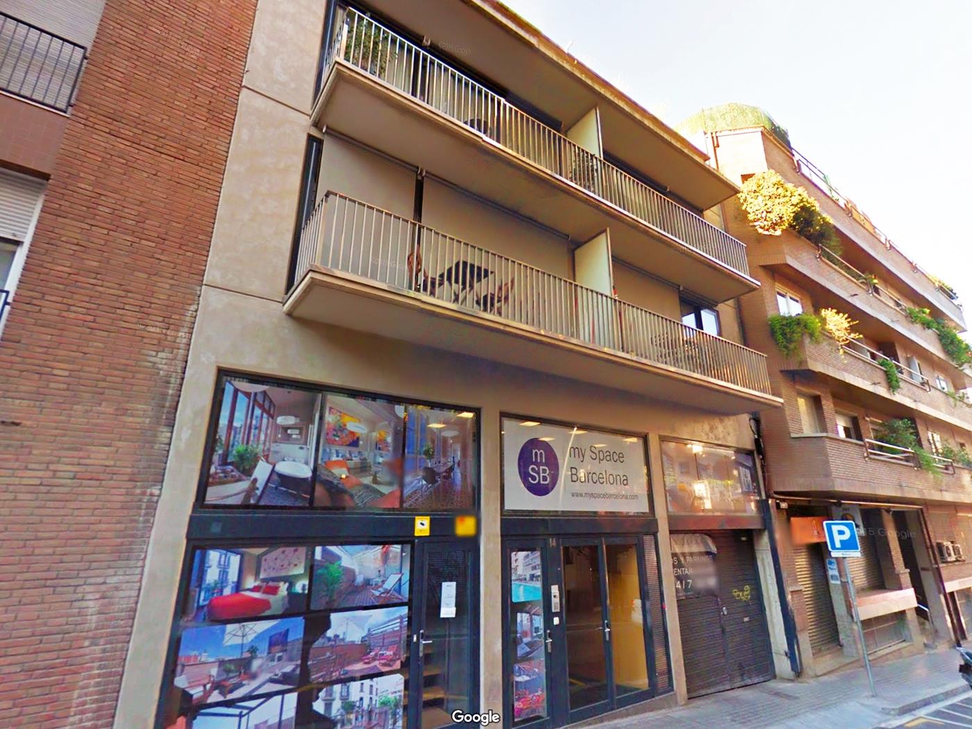Grupo de 2 dúplex para hasta 20 personas con piscina privada y jardín - My Space Barcelona Apartamentos