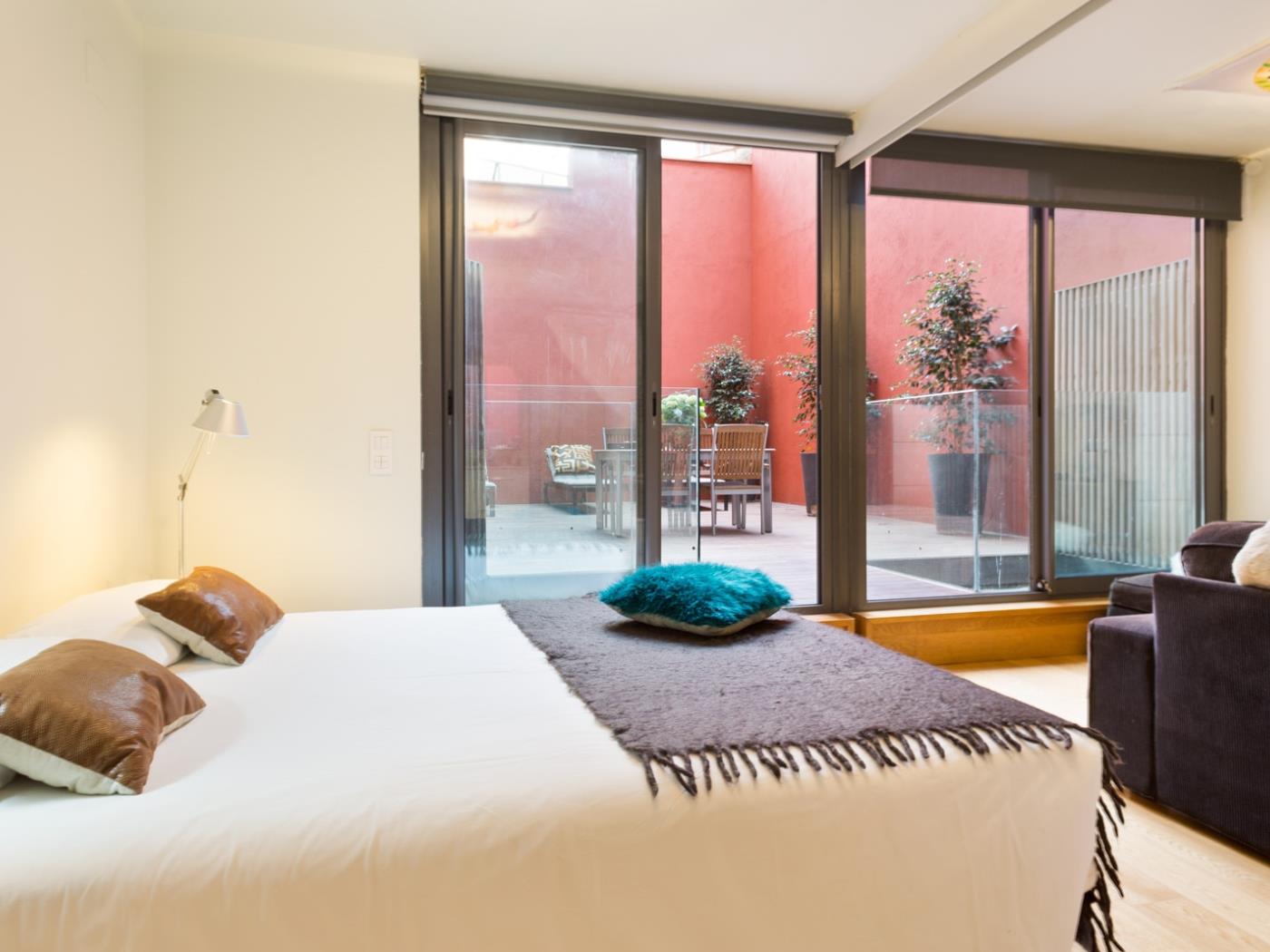 6 apartamentos con terraza y piscina para hasta 48 personas - My Space Barcelona Apartamentos
