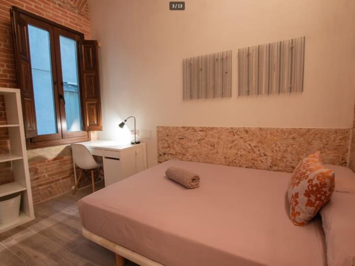 Habitación amplia y luminosa con baño privado - My Space Barcelona Apartamentos
