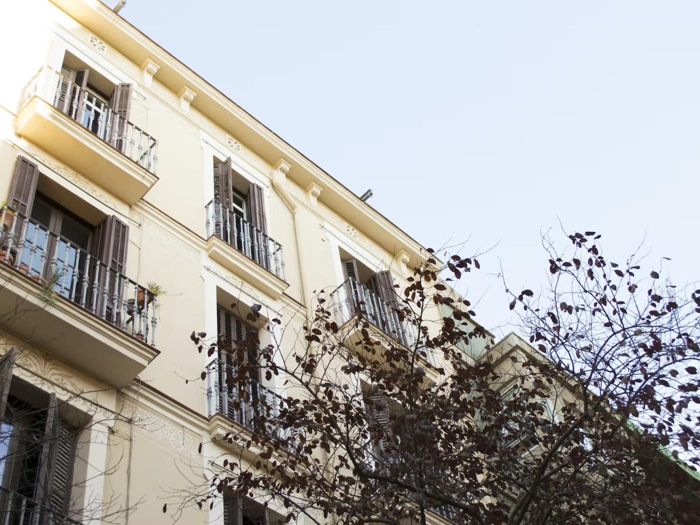 Habitación recién reformada en piso compartido de 4 habitaciones en Gràcia - My Space Barcelona Apartamentos