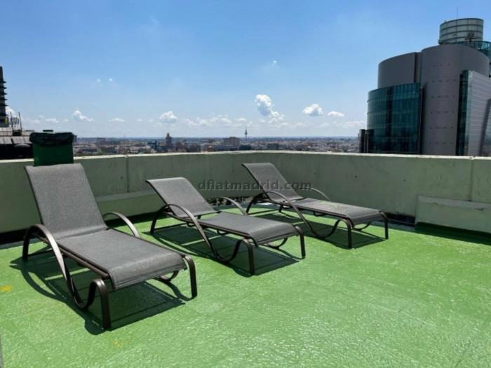 Moderno estudio loft con vistas a la ciudad, piscina en la azotea - My Space Madrid Apartamentos