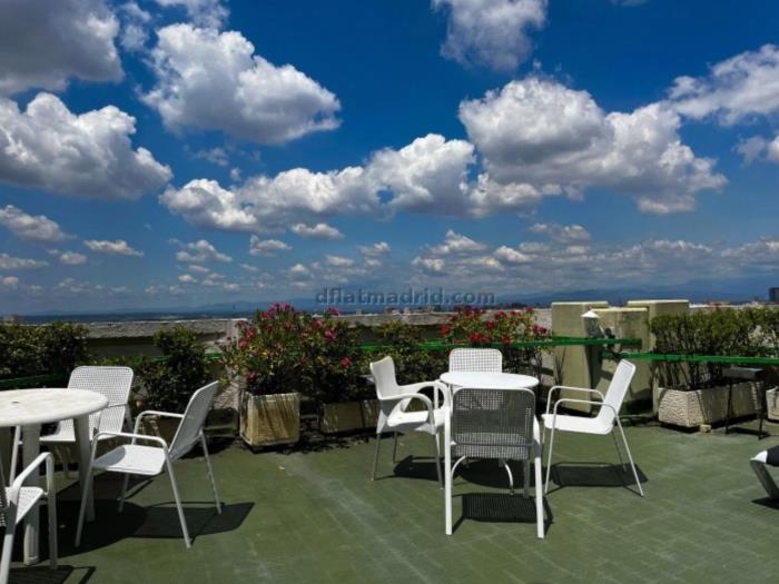 Moderno estudio loft con vistas a la ciudad, piscina en la azotea - My Space Madrid Apartamentos