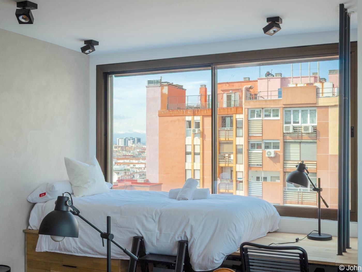 Chic Loft Estudio con Vistas a la Ciudad y Piscina en el azotea - My Space Madrid Apartamentos
